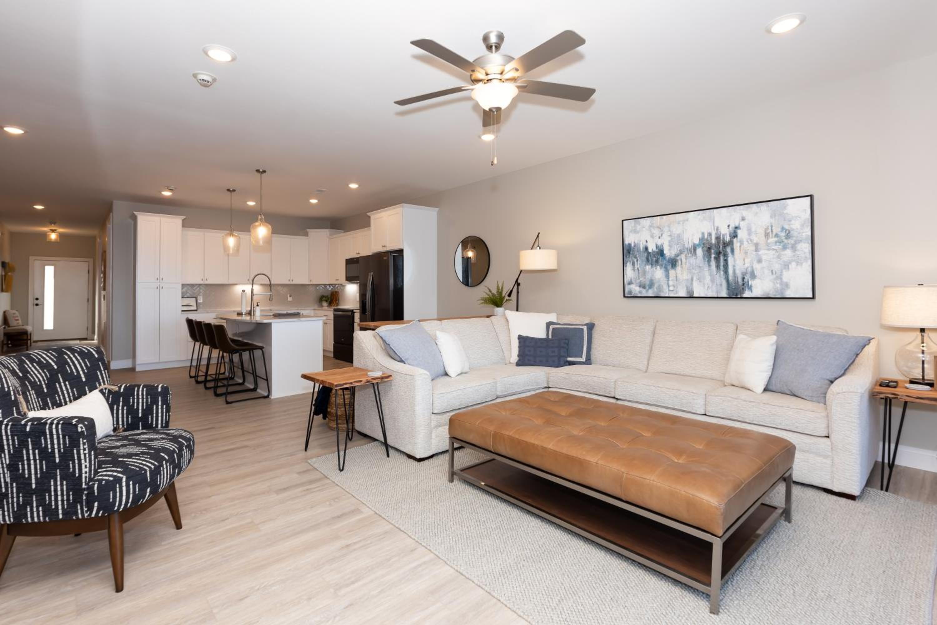 Topsider Condo w/ Stunning Lake Views, Shuffleboard & King Beds