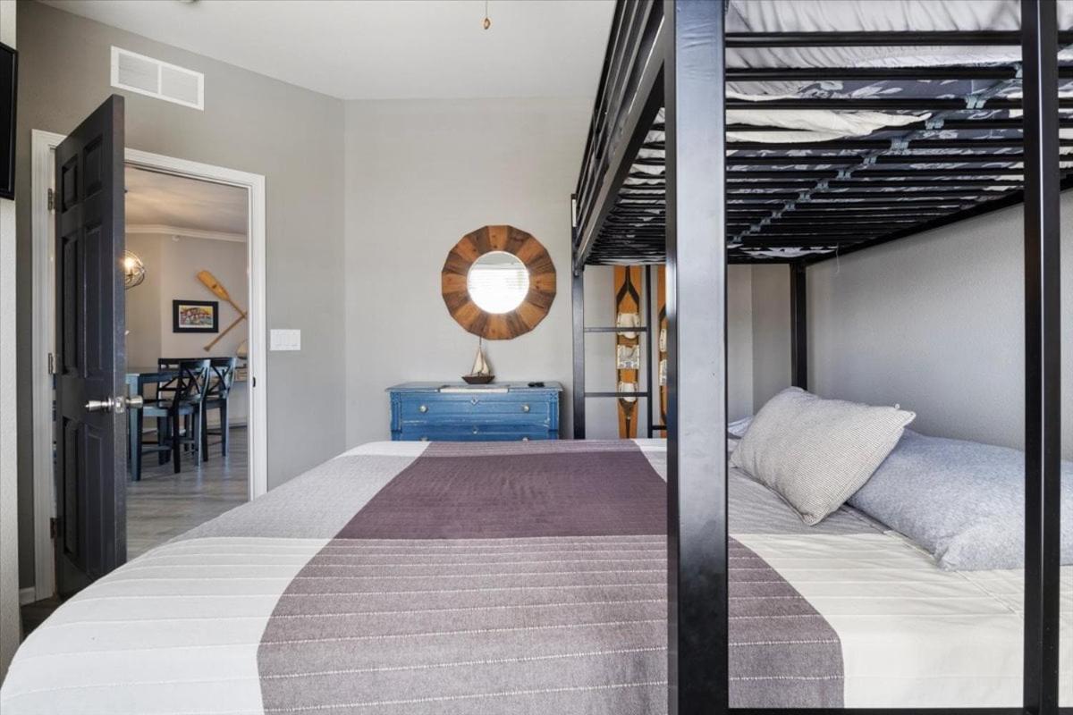 Lands End Condo with Amazing Main Channel Views, 2 Pools, Playground & Boat Slip