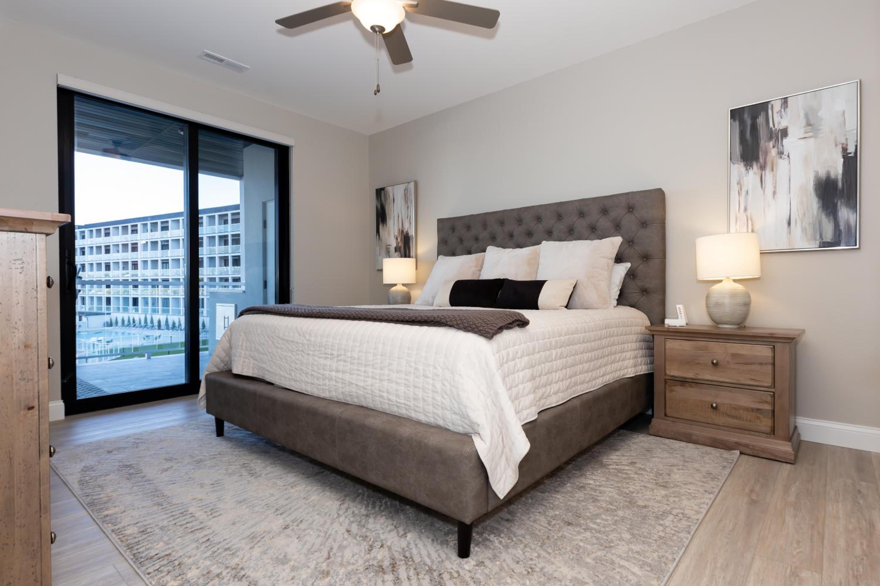 Topsider Condo w/ Stunning Lake Views, Shuffleboard & King Beds