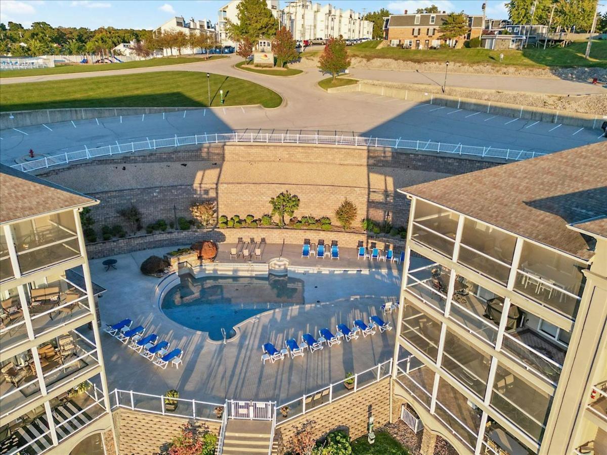 Lands End Condo with Amazing Main Channel Views, 2 Pools, Playground & Boat Slip