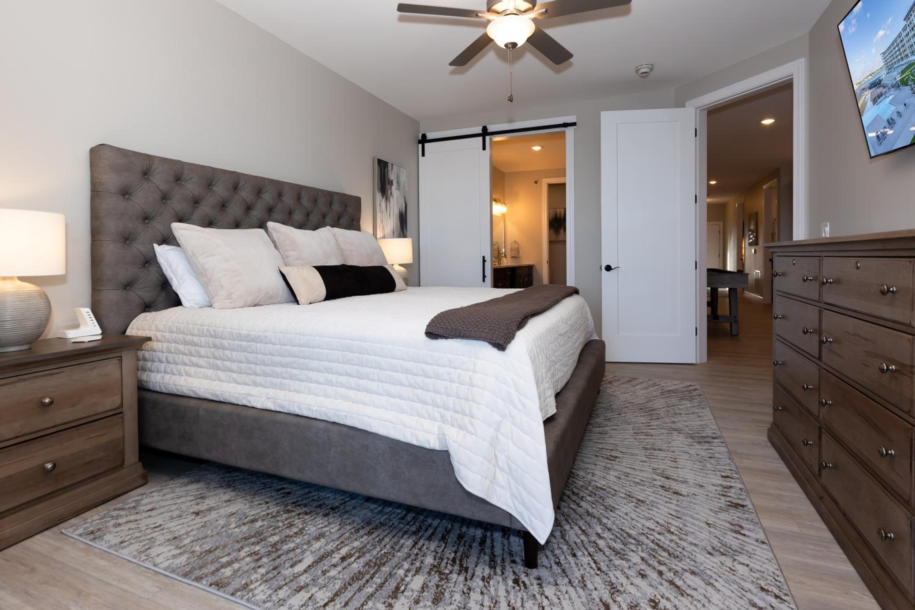 Topsider Condo w/ Stunning Lake Views, Shuffleboard & King Beds