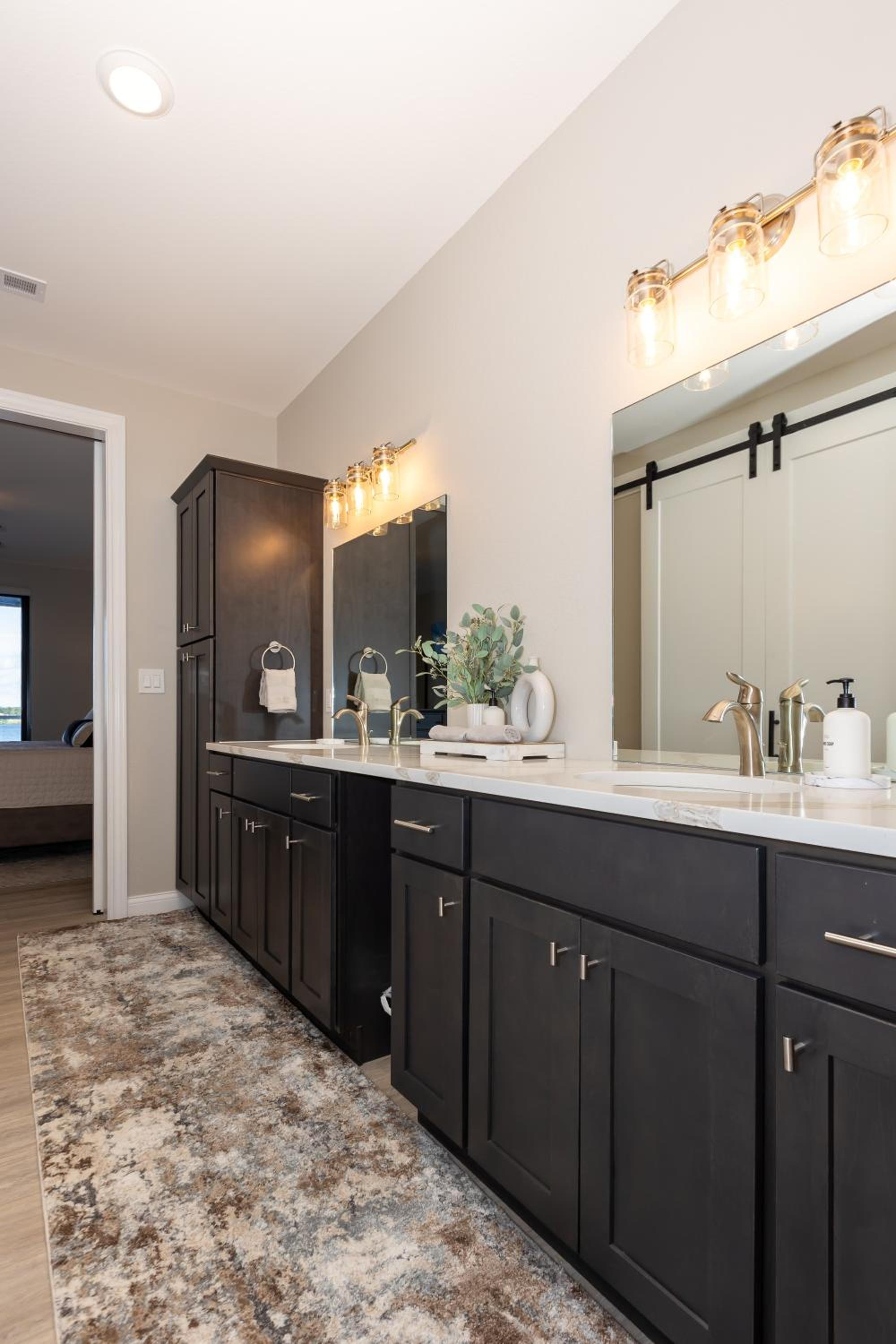 Topsider Condo w/ Stunning Lake Views, Shuffleboard & King Beds