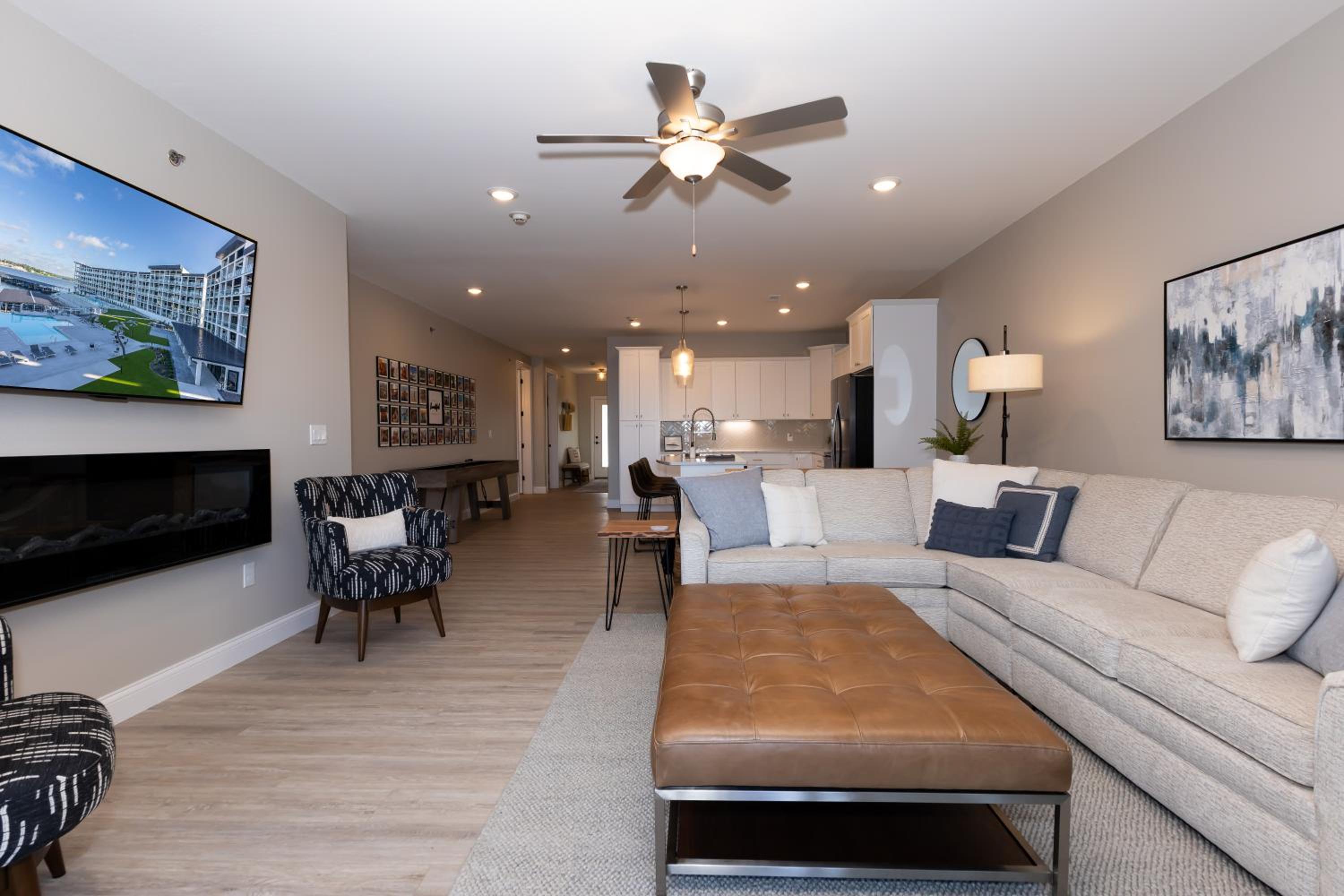 Topsider Condo w/ Stunning Lake Views, Shuffleboard & King Beds
