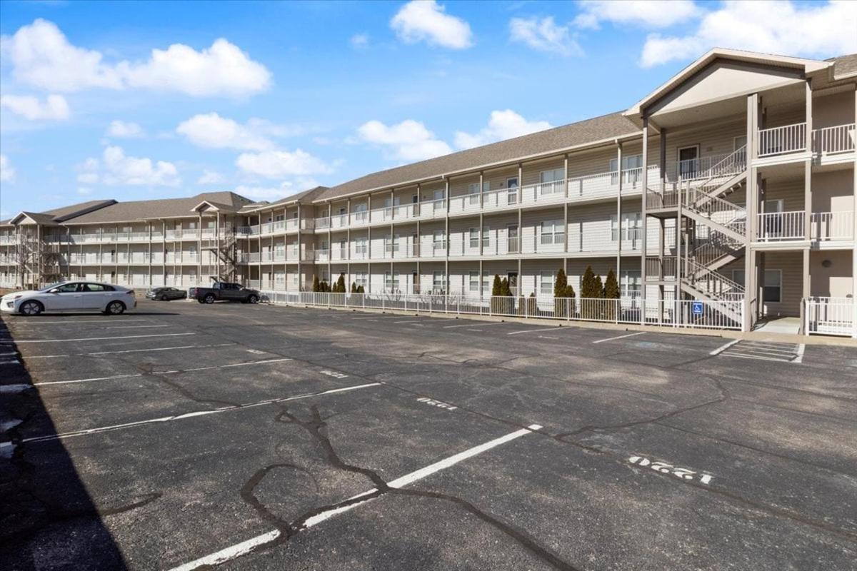 Lands End Condo with Amazing Main Channel Views, 2 Pools, Playground & Boat Slip