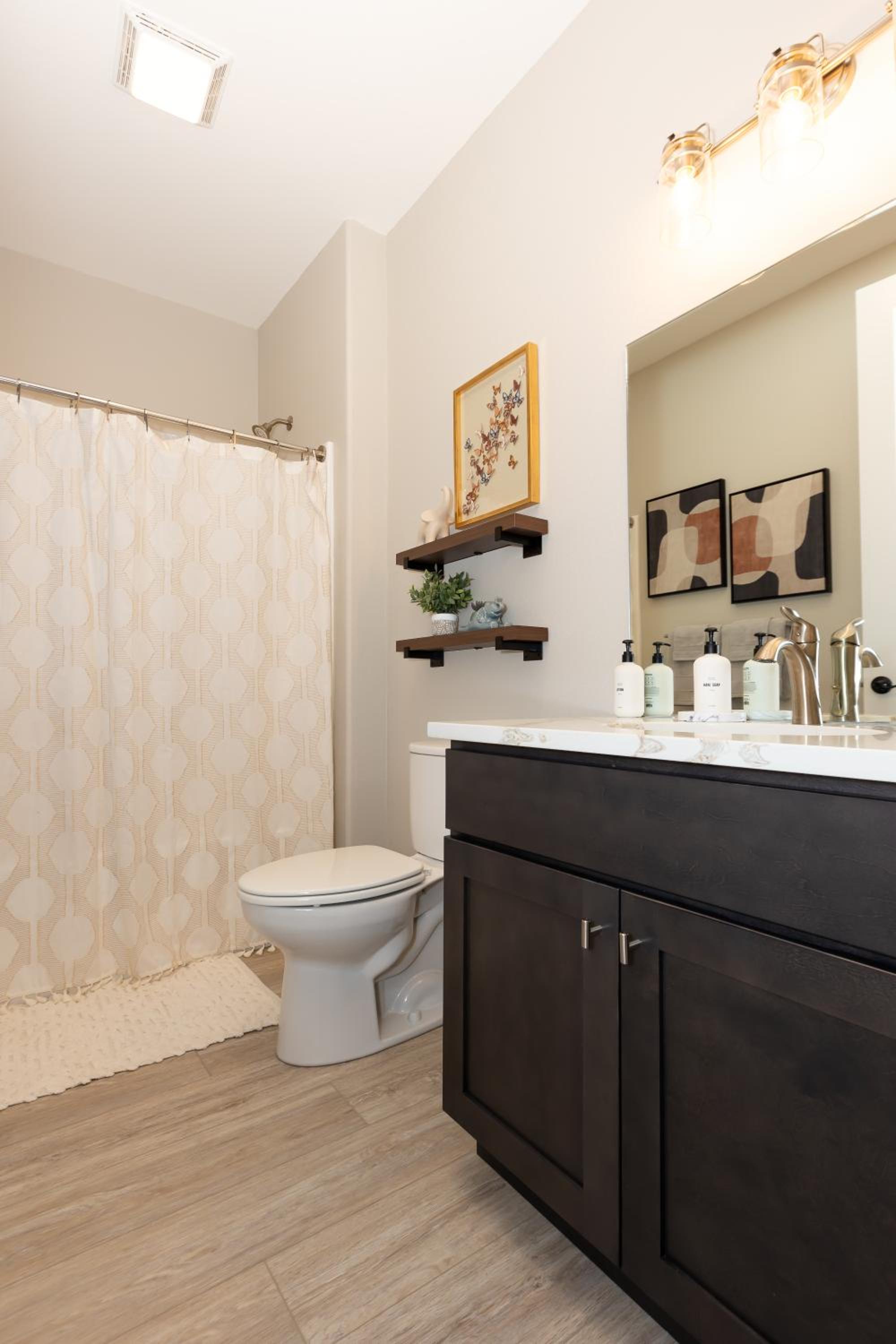 Topsider Condo w/ Stunning Lake Views, Shuffleboard & King Beds
