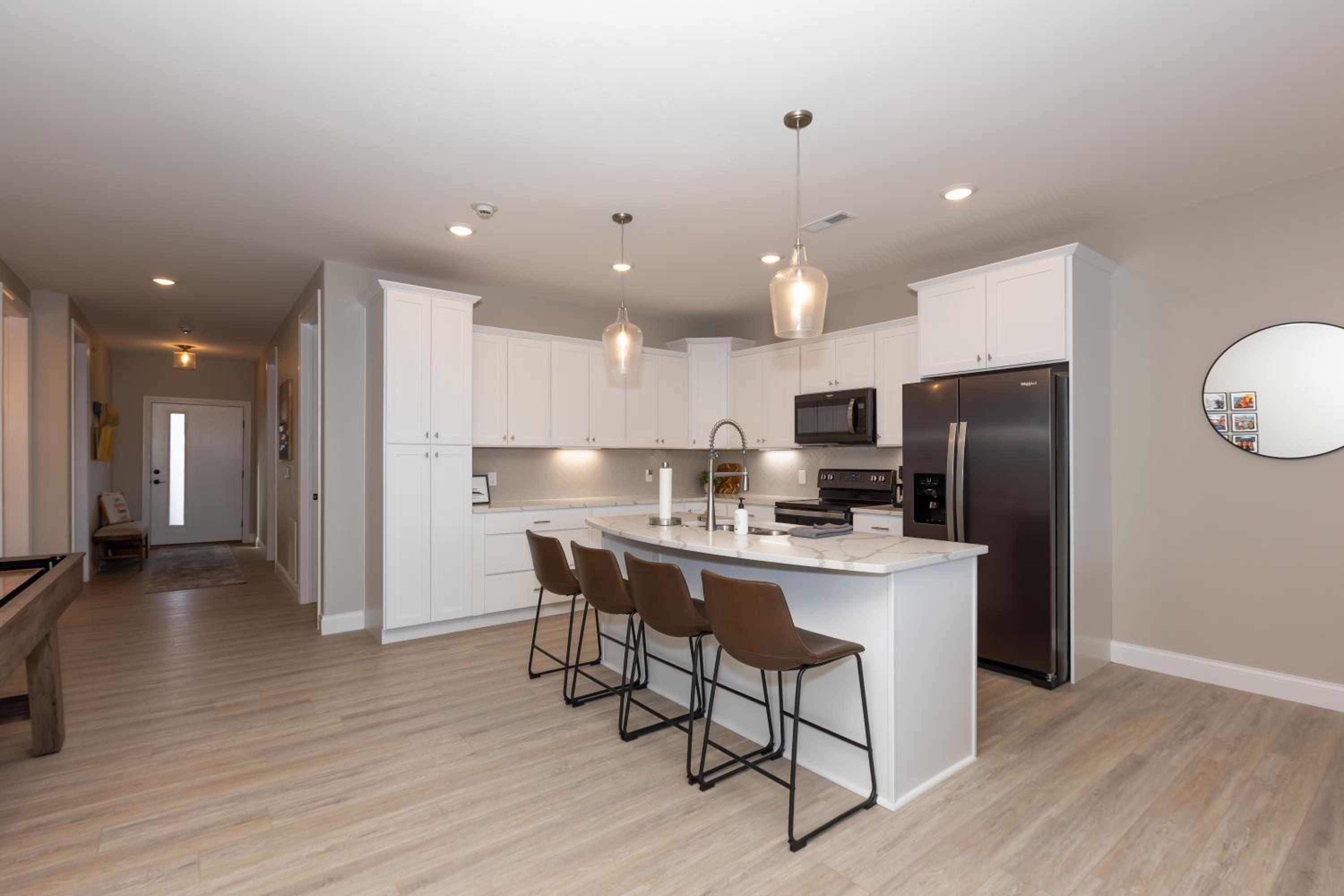 Topsider Condo w/ Stunning Lake Views, Shuffleboard & King Beds