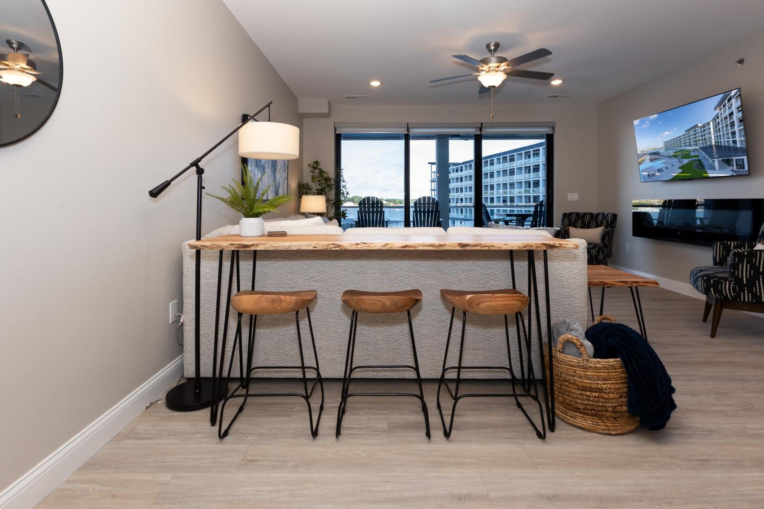Topsider Condo w/ Stunning Lake Views, Shuffleboard & King Beds
