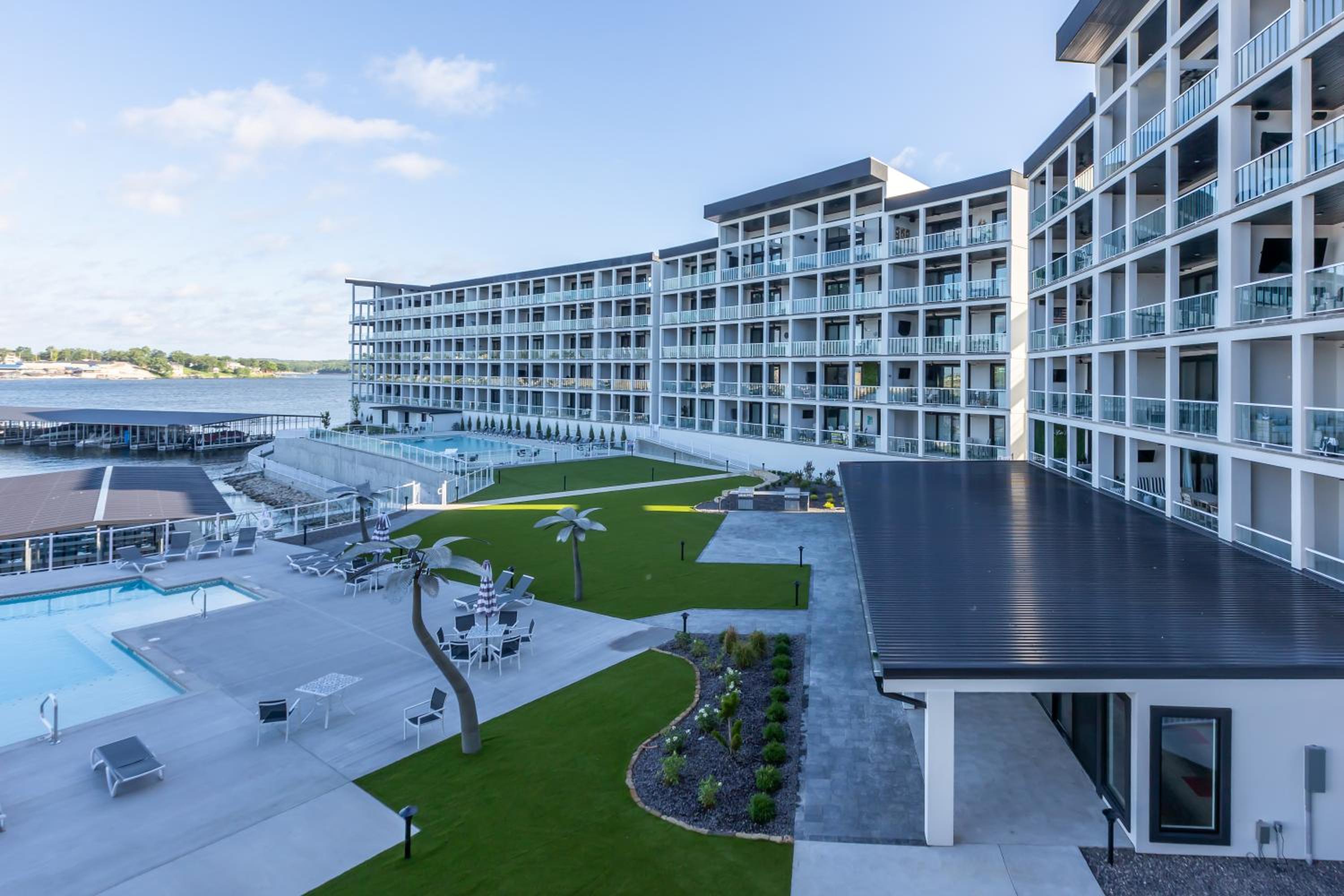 Topsider Condo w/ Stunning Lake Views, Shuffleboard & King Beds