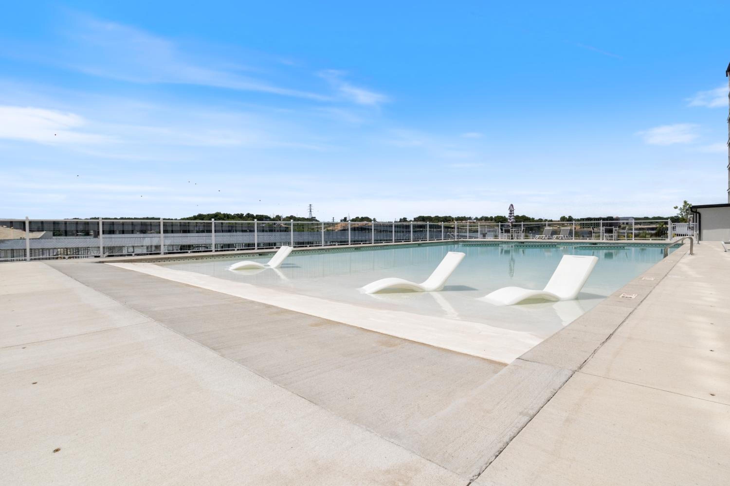Topsider Condo w/ Stunning Lake Views, Shuffleboard & King Beds