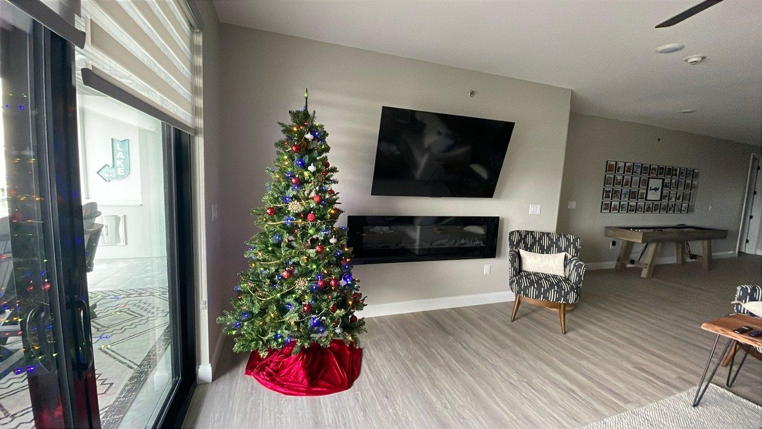 Topsider Condo w/ Stunning Lake Views, Shuffleboard & King Beds