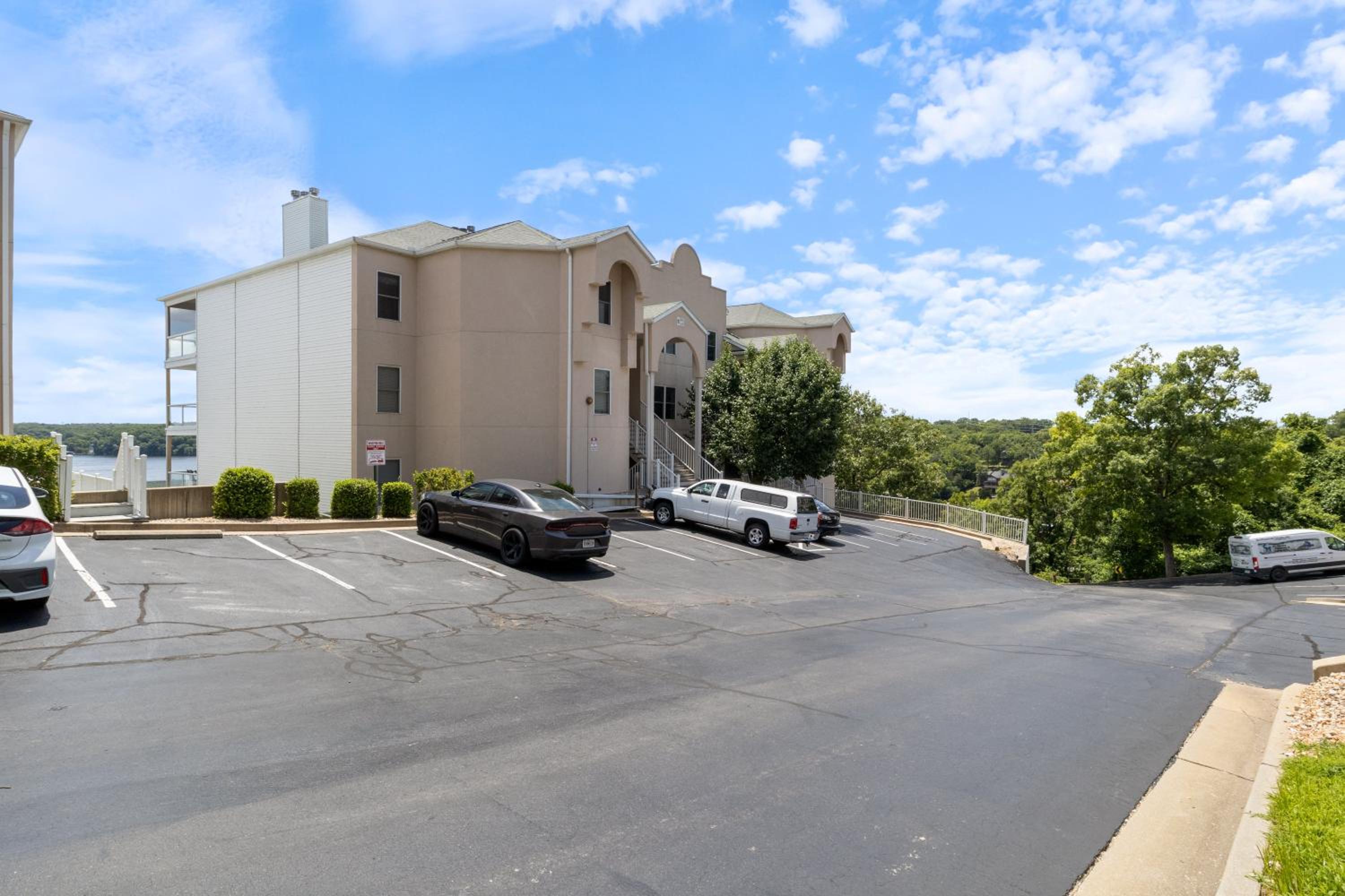 Prime Spot, Breathtaking Views, Nearby Attractions