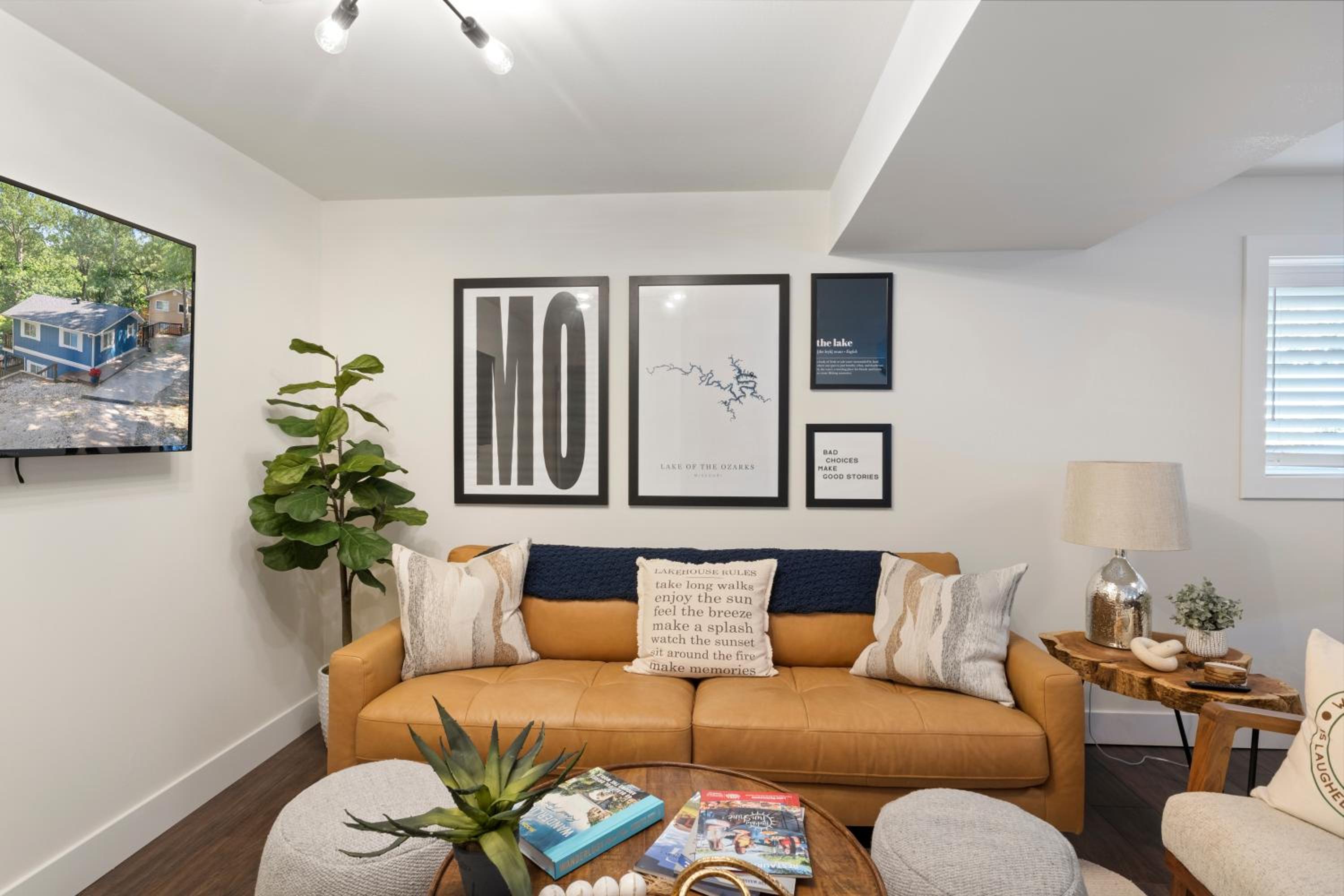 Minutes from the Strip - Nightlife and Dining!