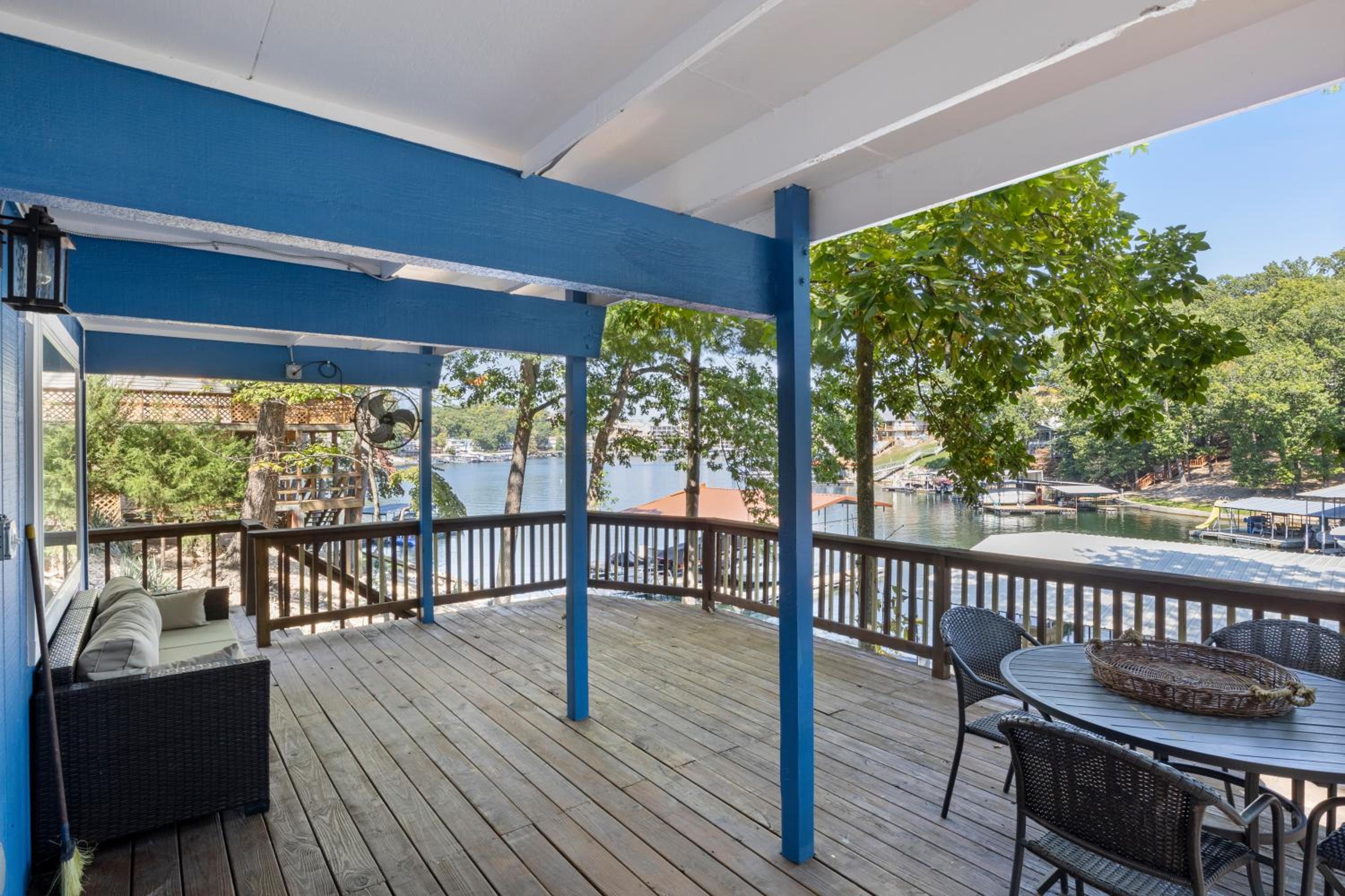 Minutes from the Strip - Nightlife and Dining!