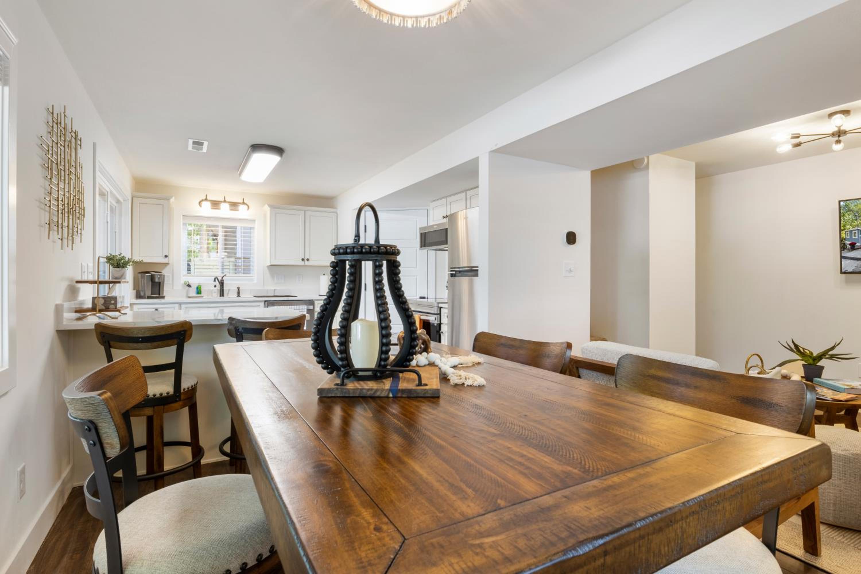 Minutes from the Strip - Nightlife and Dining!