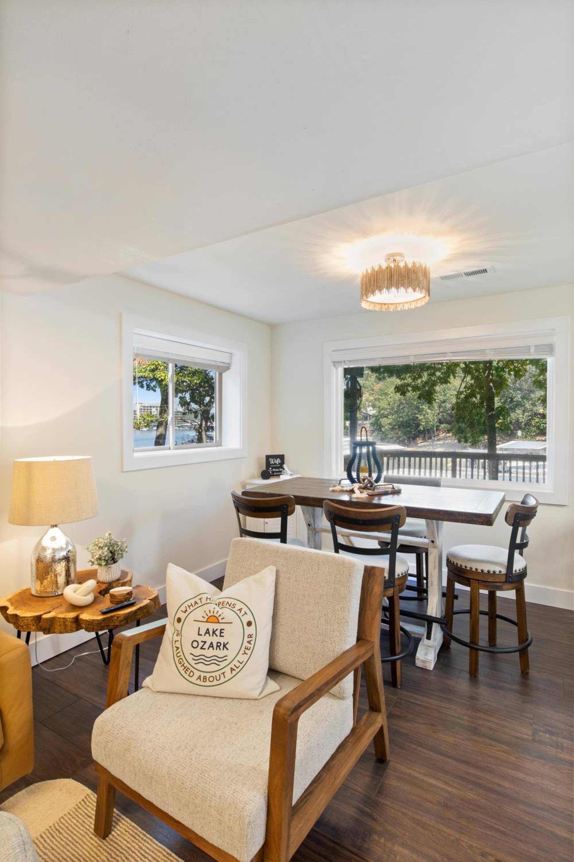 Minutes from the Strip - Nightlife and Dining!