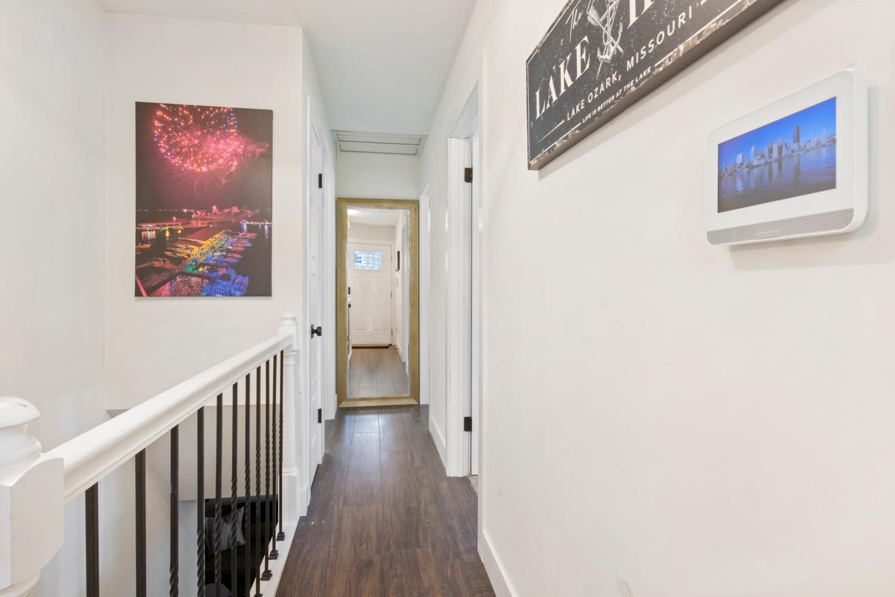 Minutes from the Strip - Nightlife and Dining!