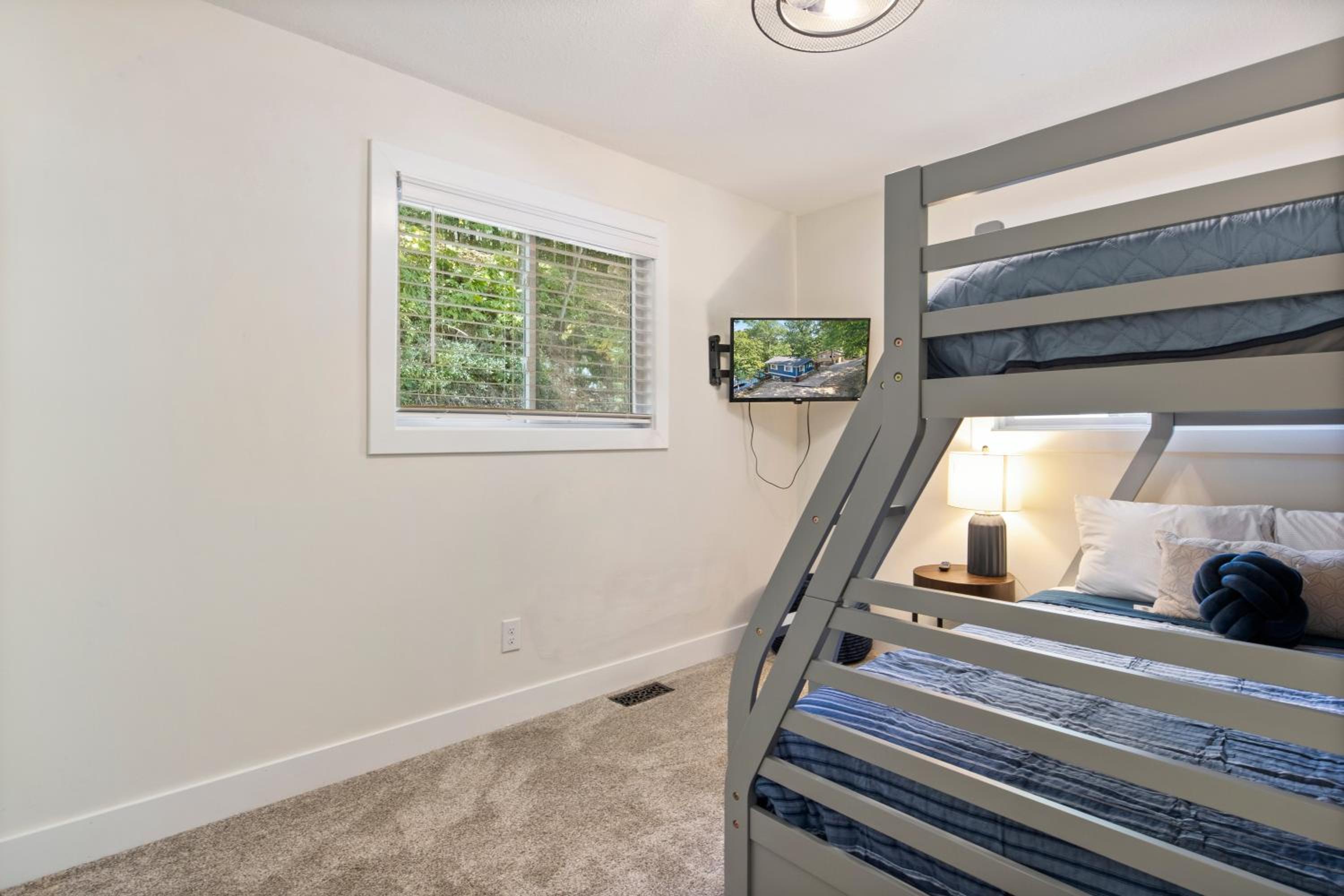 Minutes from the Strip - Nightlife and Dining!