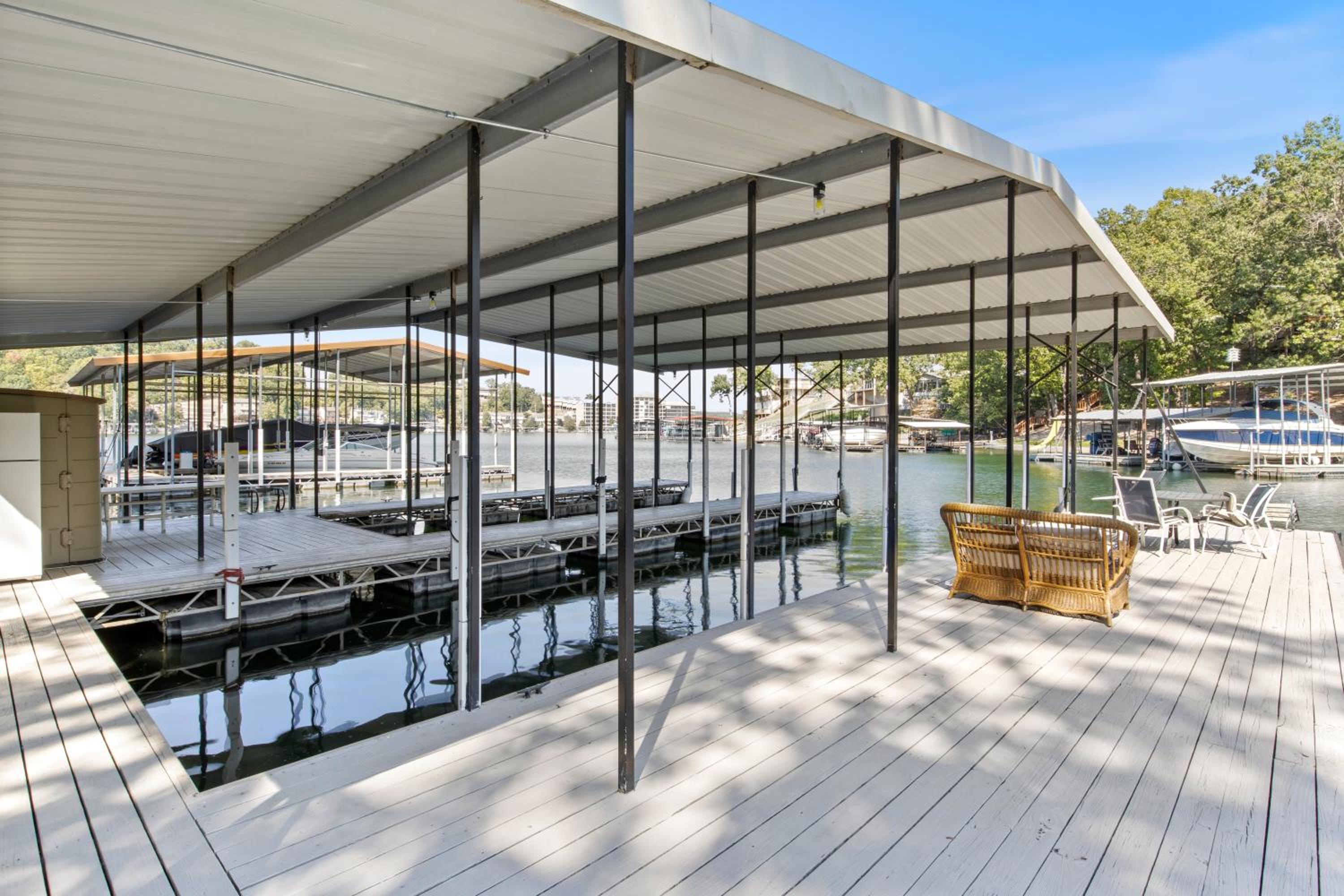 Minutes from the Strip - Nightlife and Dining!