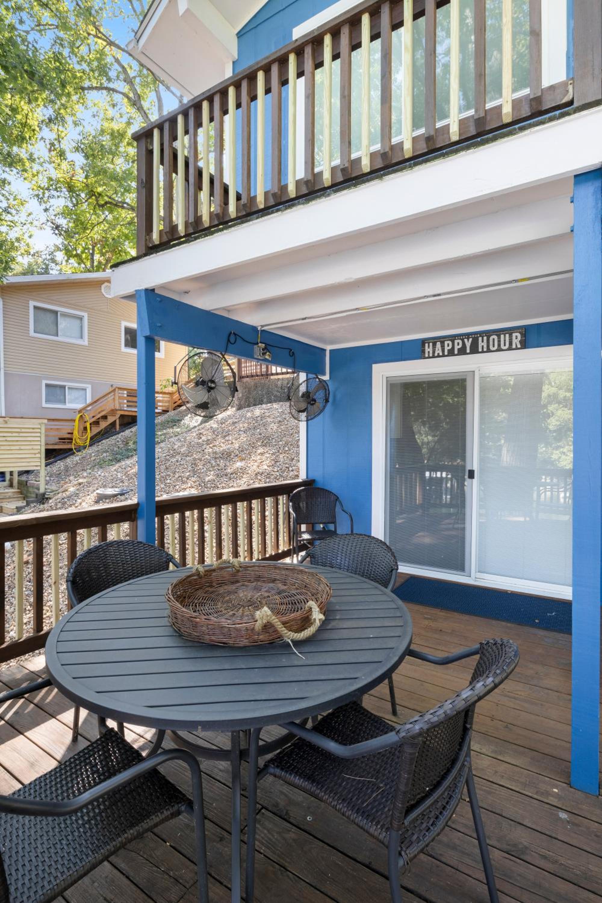 Minutes from the Strip - Nightlife and Dining!