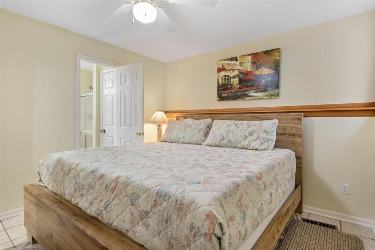 Lakefront Escape, Sunrise Views, Boat Slip & Community Dock Access