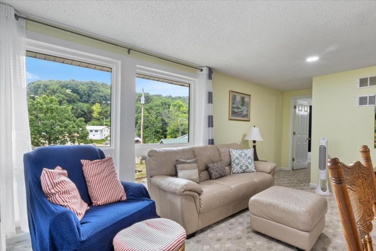 Lakefront Escape, Sunrise Views, Boat Slip & Community Dock Access