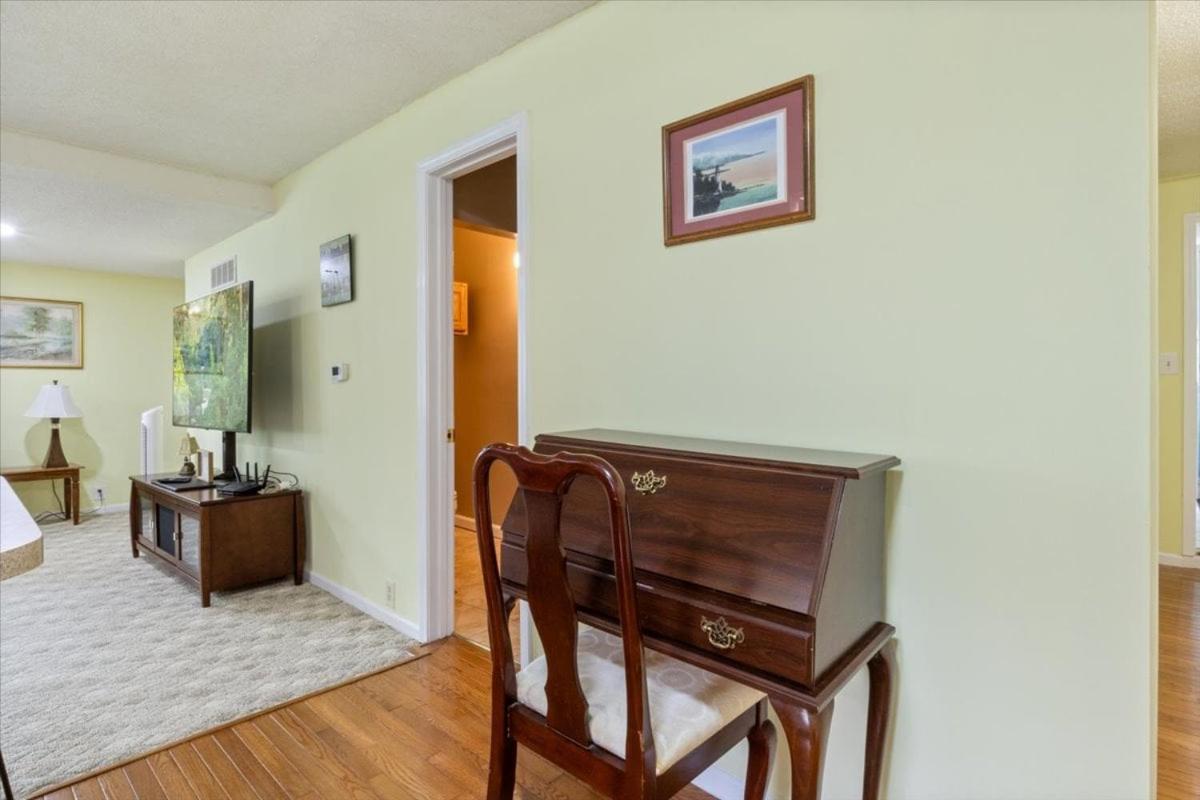 Lakefront Escape, Sunrise Views, Boat Slip & Community Dock Access