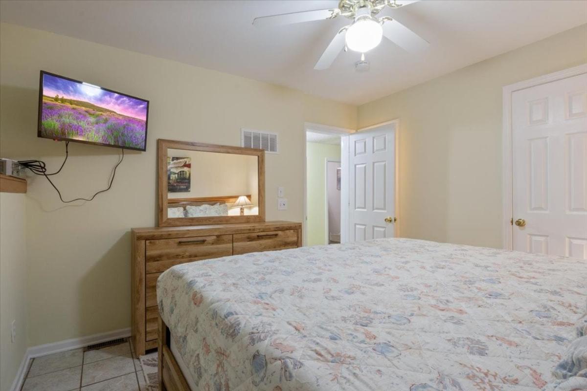 Lakefront Escape, Sunrise Views, Boat Slip & Community Dock Access