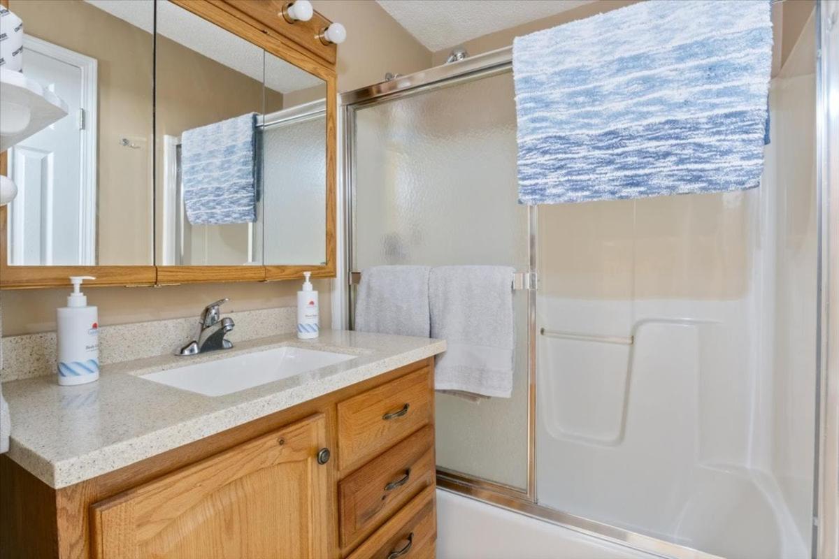 Lakefront Escape, Sunrise Views, Boat Slip & Community Dock Access