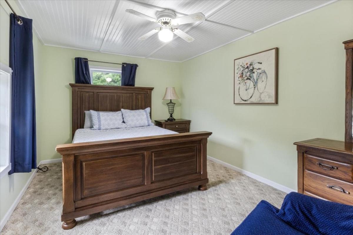 Lakefront Escape, Sunrise Views, Boat Slip & Community Dock Access
