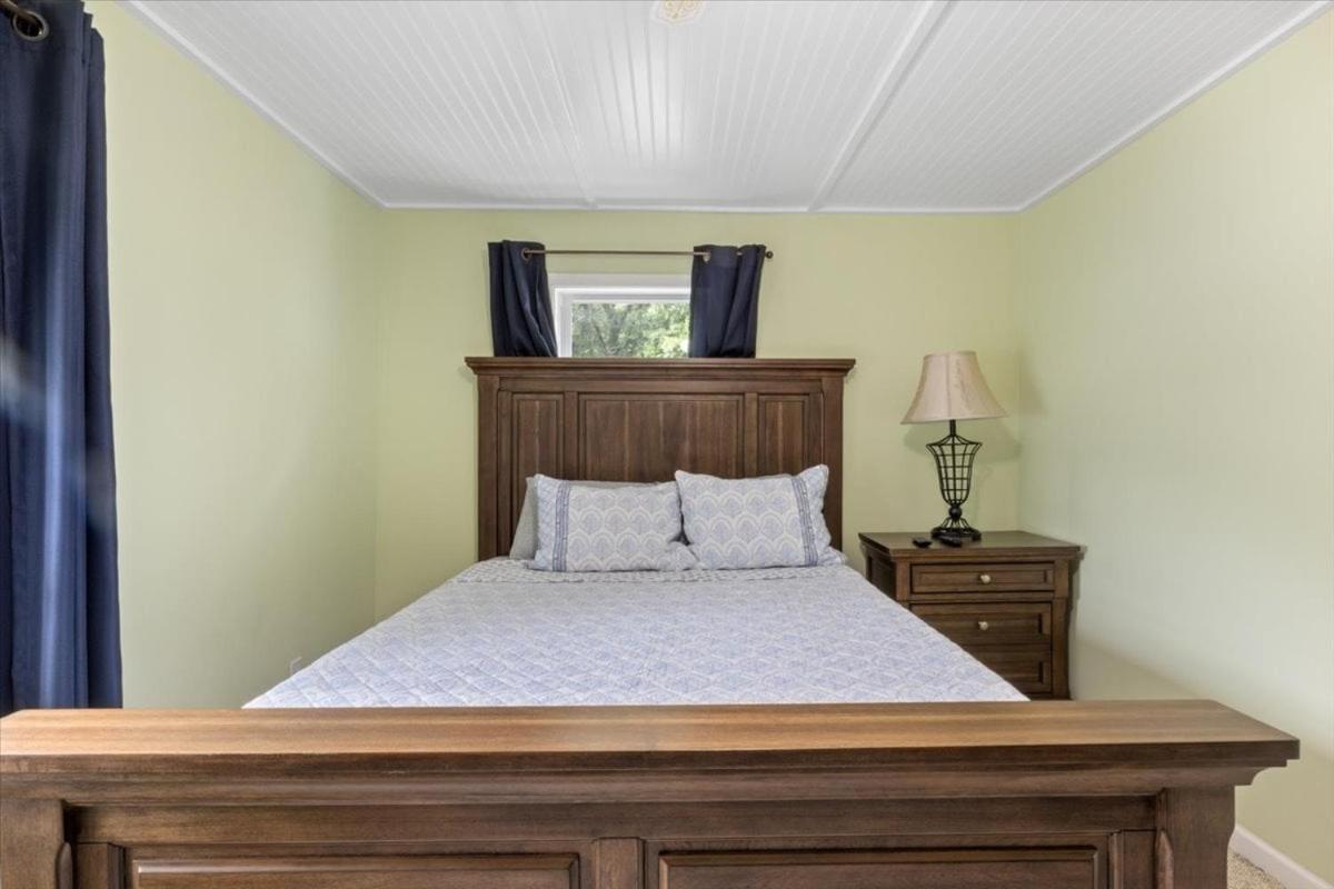 Lakefront Escape, Sunrise Views, Boat Slip & Community Dock Access