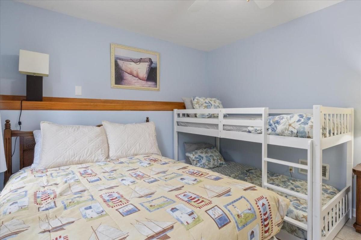 Lakefront Escape, Sunrise Views, Boat Slip & Community Dock Access