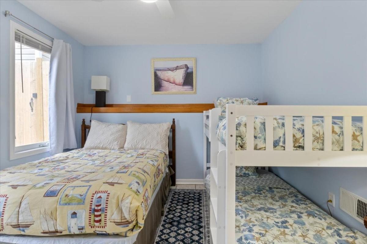 Lakefront Escape, Sunrise Views, Boat Slip & Community Dock Access