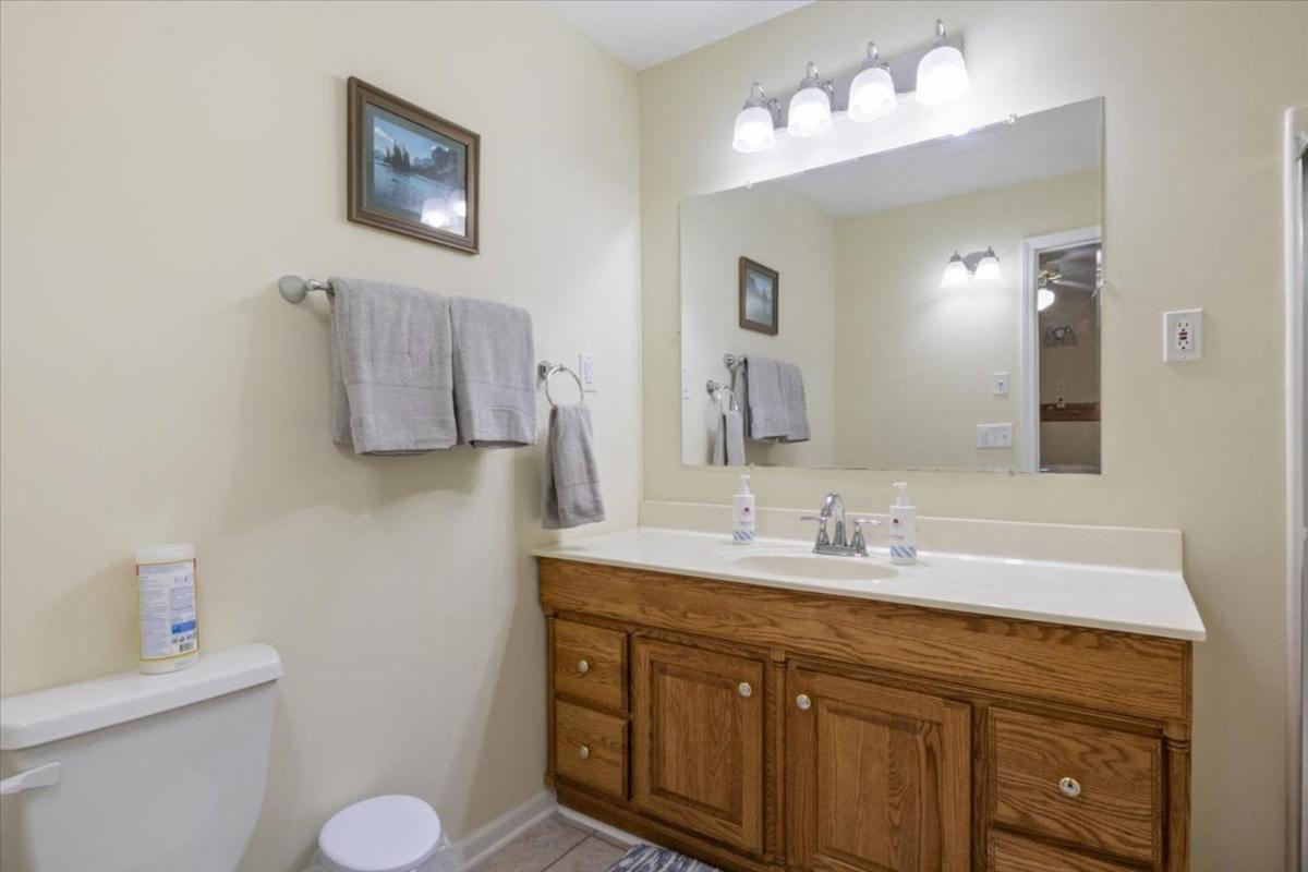 Lakefront Escape, Sunrise Views, Boat Slip & Community Dock Access