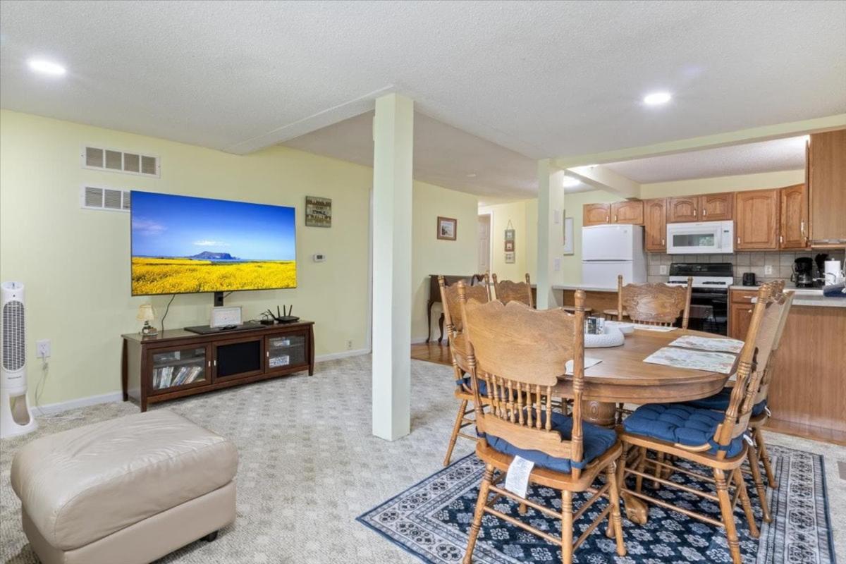Lakefront Escape, Sunrise Views, Boat Slip & Community Dock Access