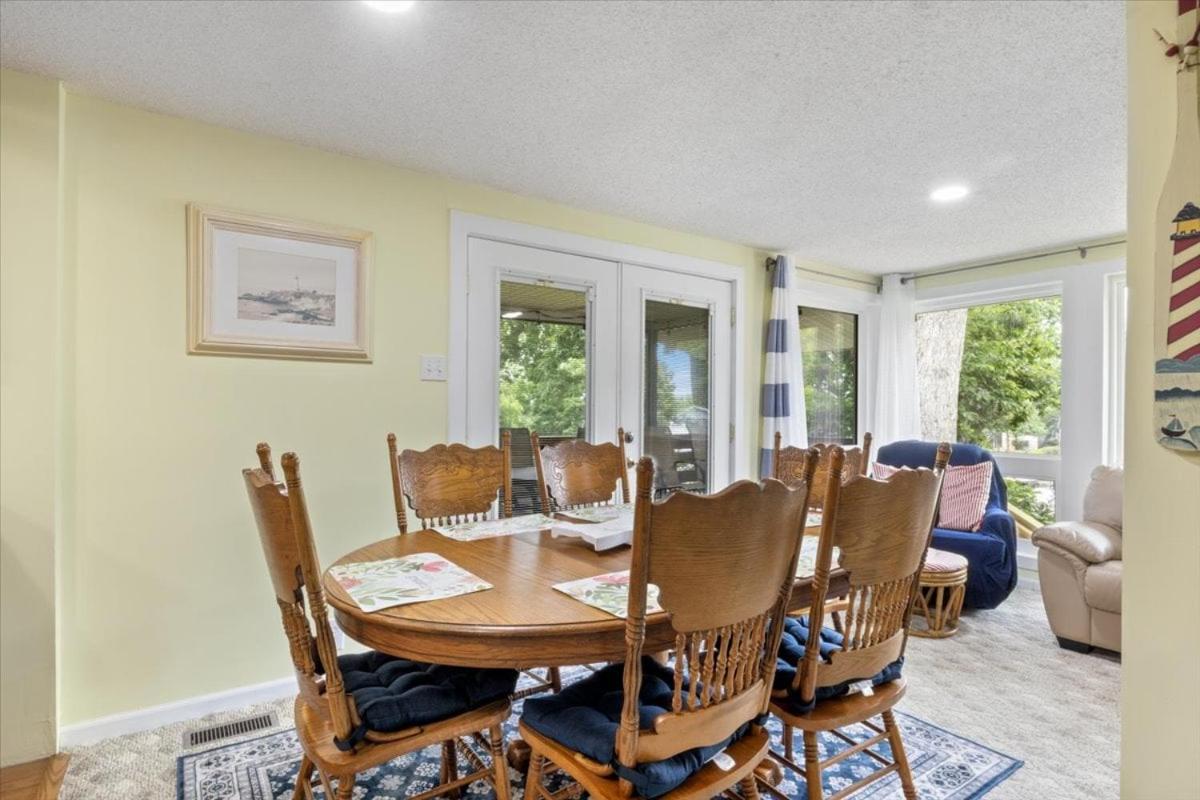 Lakefront Escape, Sunrise Views, Boat Slip & Community Dock Access