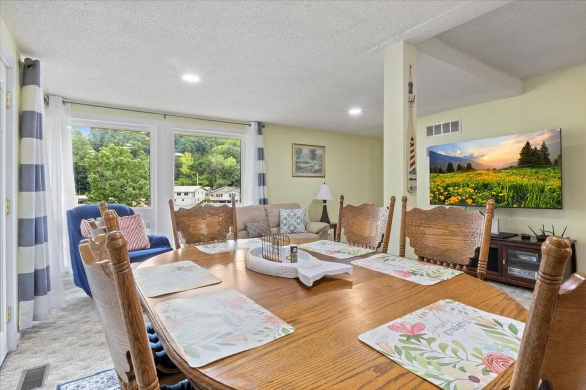 Lakefront Escape, Sunrise Views, Boat Slip & Community Dock Access