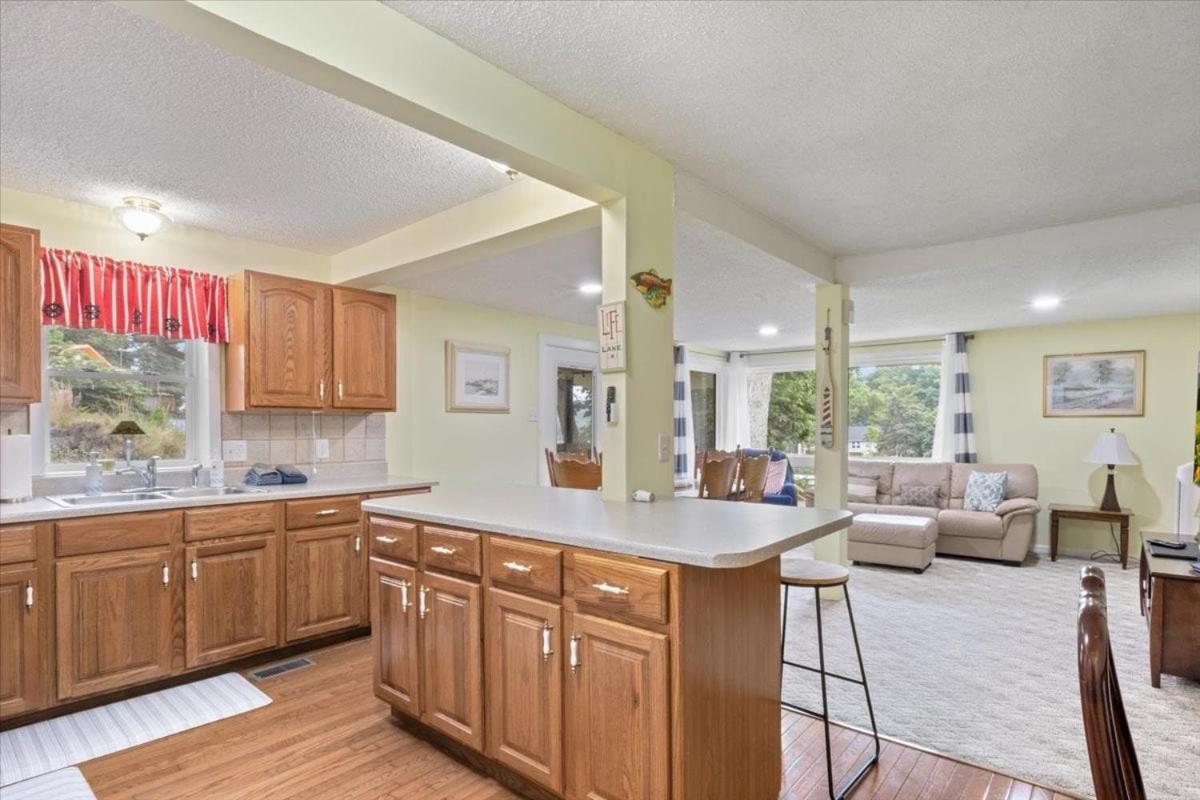 Lakefront Escape, Sunrise Views, Boat Slip & Community Dock Access