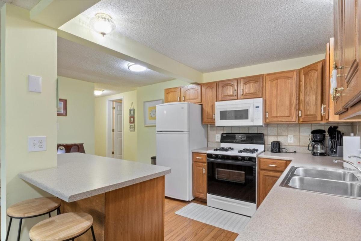 Lakefront Escape, Sunrise Views, Boat Slip & Community Dock Access