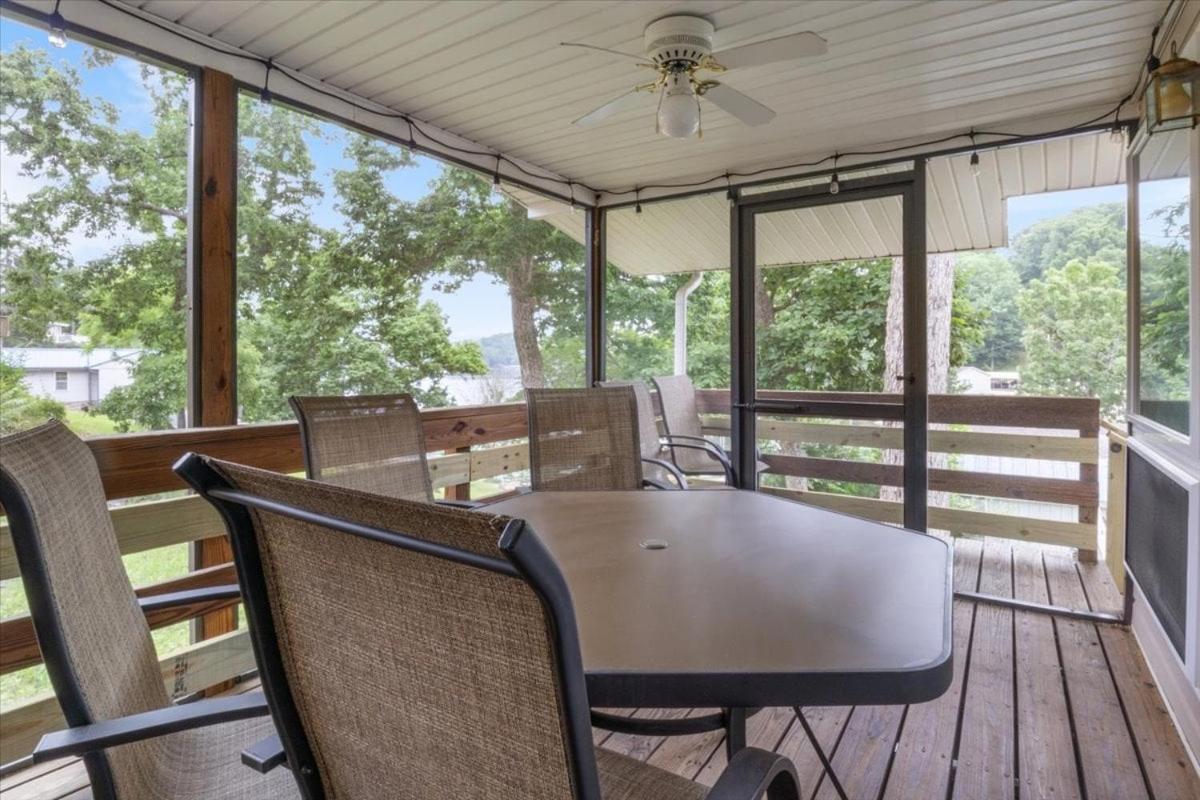 Lakefront Escape, Sunrise Views, Boat Slip & Community Dock Access