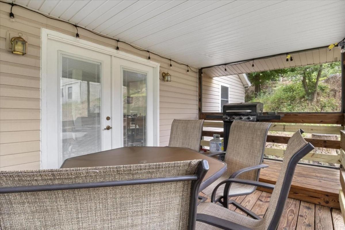 Lakefront Escape, Sunrise Views, Boat Slip & Community Dock Access