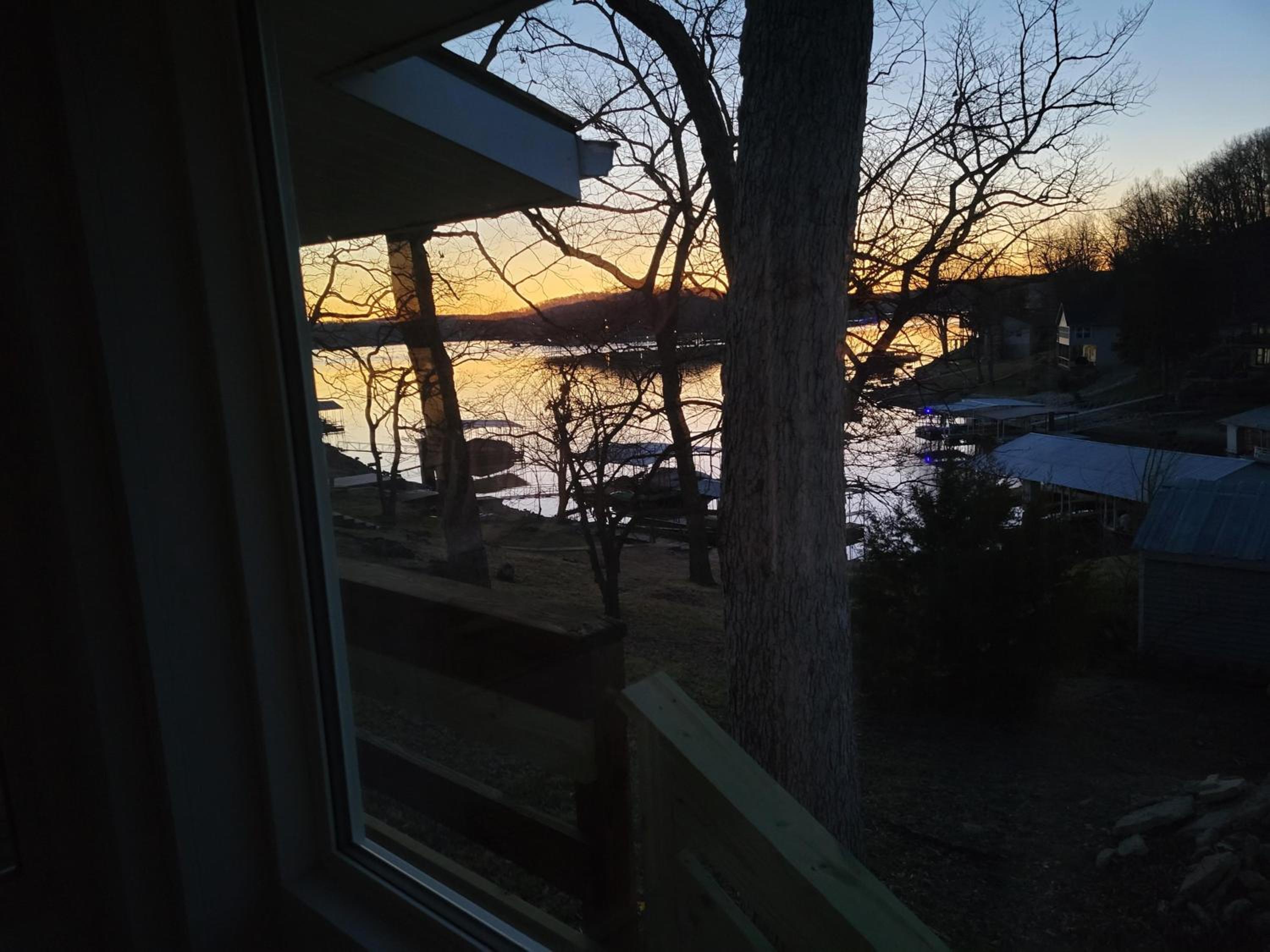Lakefront Escape, Sunrise Views, Boat Slip & Community Dock Access