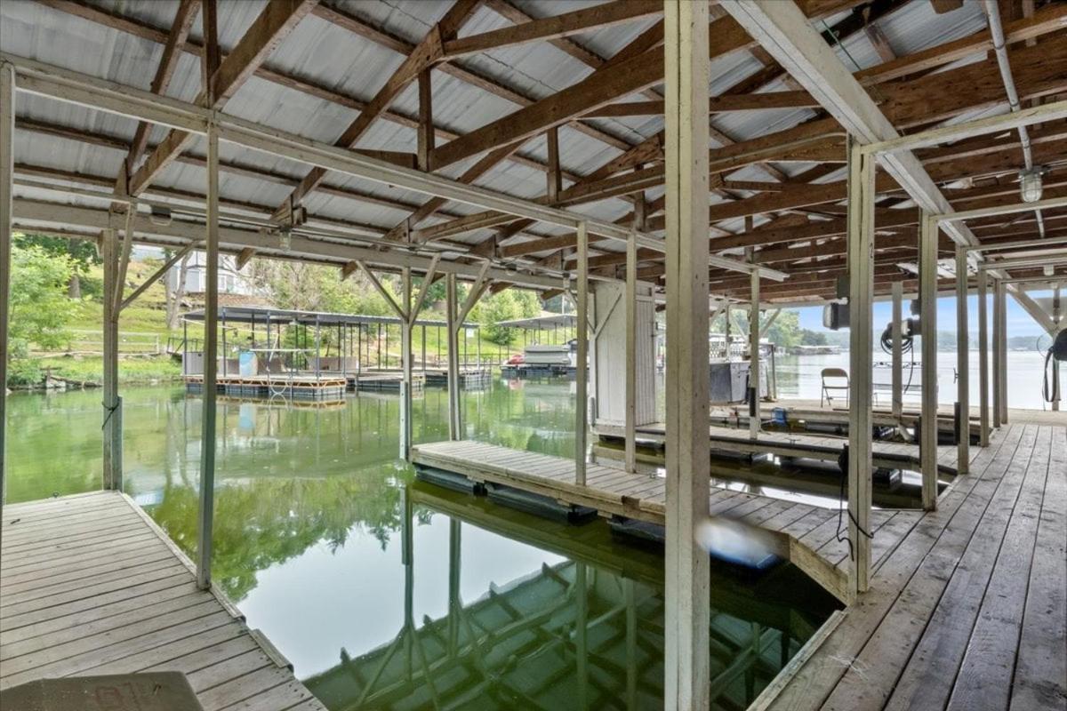 Lakefront Escape, Sunrise Views, Boat Slip & Community Dock Access