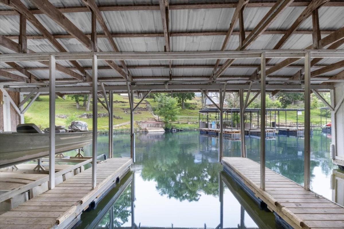 Lakefront Escape, Sunrise Views, Boat Slip & Community Dock Access