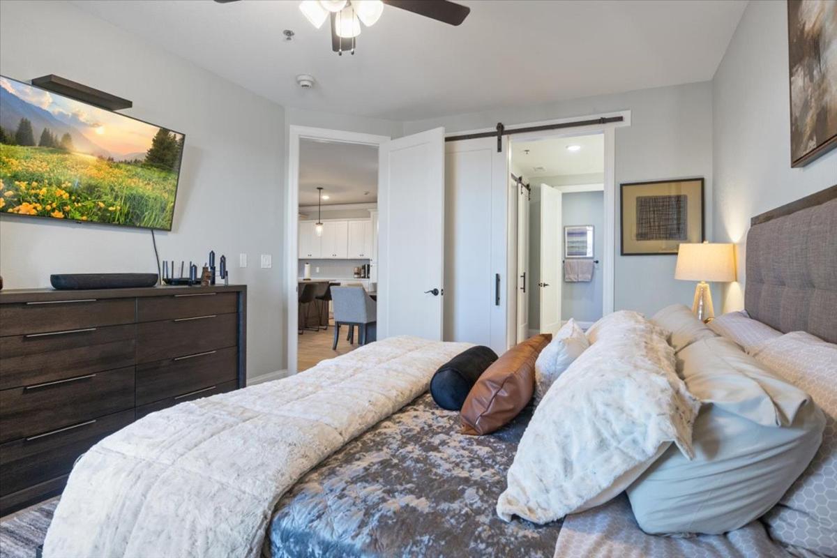 Newly Designed Topsider Condo w/ Beautiful Main Channel Views