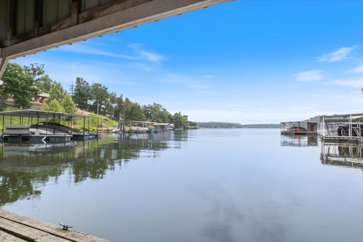 Lakefront Escape, Sunrise Views, Boat Slip & Community Dock Access