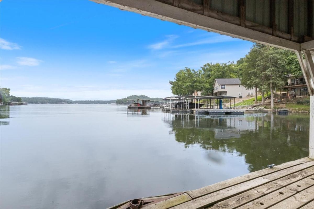 Lakefront Escape, Sunrise Views, Boat Slip & Community Dock Access