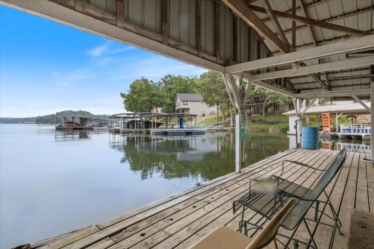 Lakefront Escape, Sunrise Views, Boat Slip & Community Dock Access