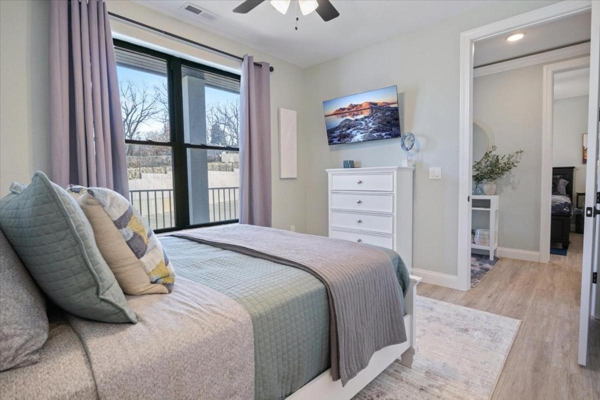 Newly Designed Topsider Condo w/ Beautiful Main Channel Views
