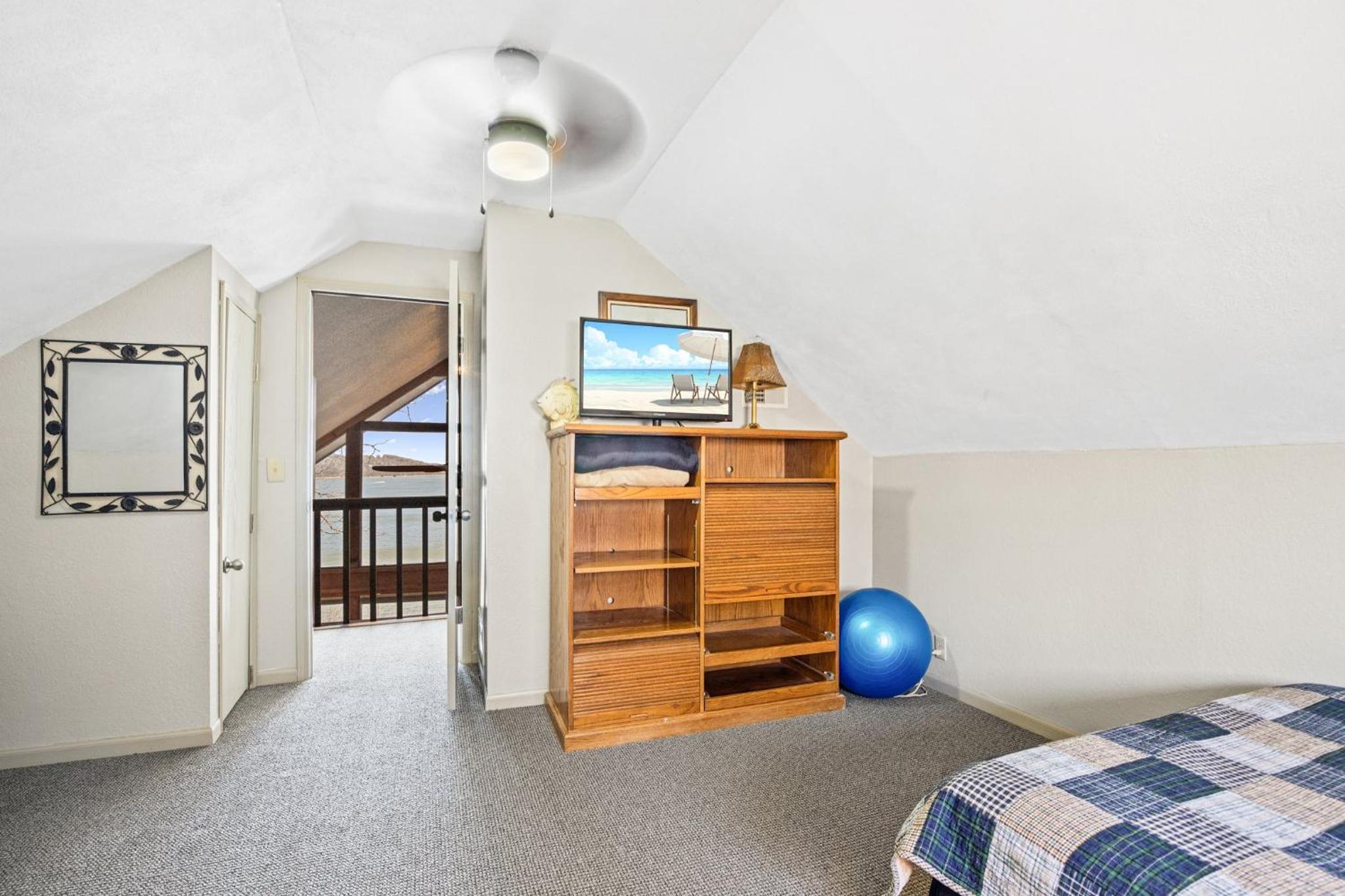 Woodmont Point - Wooded Private Lakefront Retreat with Deep Cove Dock and Great Swimming!