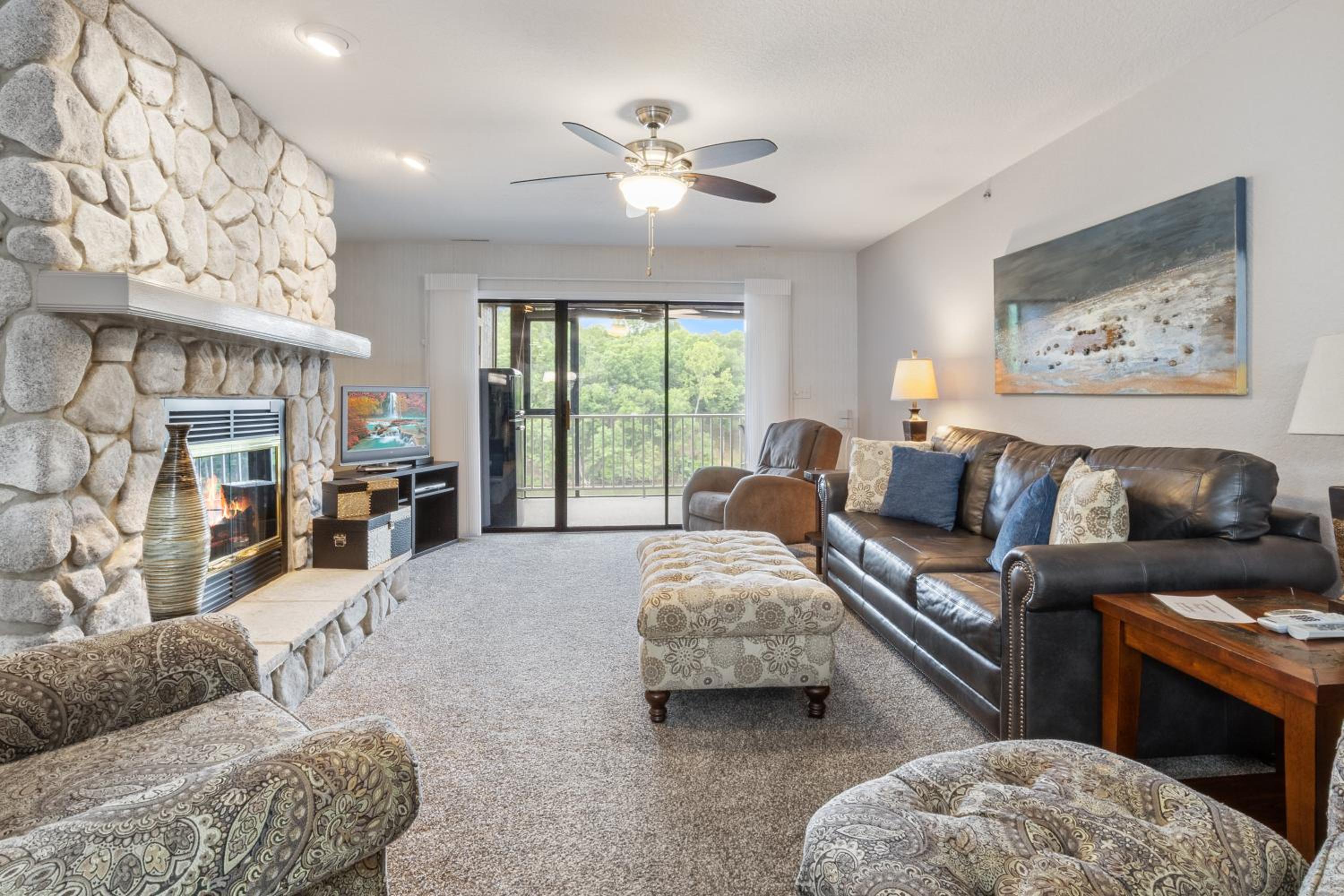 LazyDays Pet-Friendly Condo w/ Pool & Slip at 3M